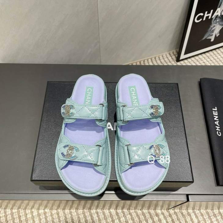 Picture of Chanel Slippers _SKUChanelsz35-40J07013204